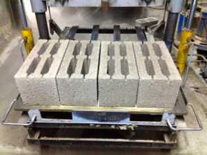 Станок для производства блоков из грунта
